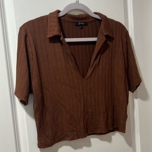 Cropped V-neck collar shirt